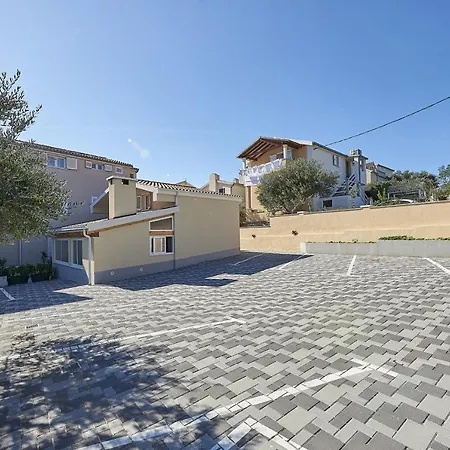 Apartment Mavarstica 17821c *