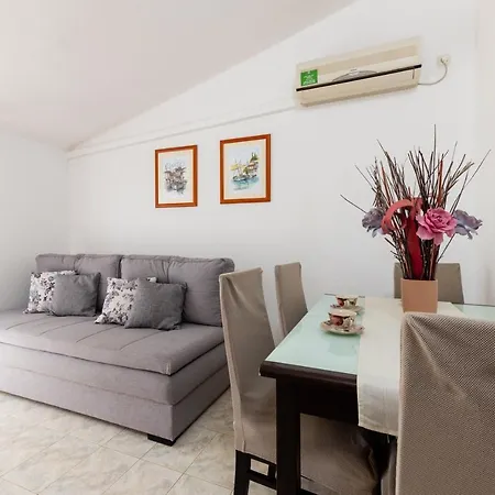 Apartment Mavarstica 17821c *